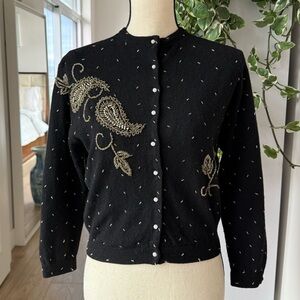 Vintage '50s Glam Black Beaded Cardigan – Gold & Pearl Paisley Motif